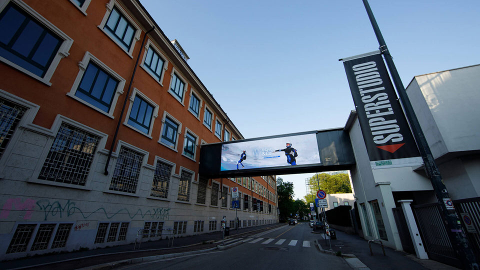 schermo pubblicitario esterno hydro - via tortona milano